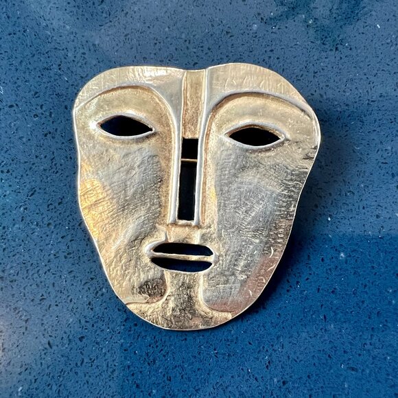 Modern Maxine Denker Matte Gold Tone Tribal Face Mask Brooch/Pin - Picture 1 of 5